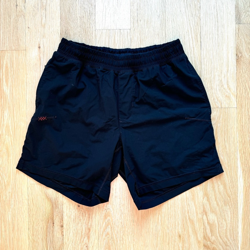 Rhône Lined Workout Shorts. Black. Size M.